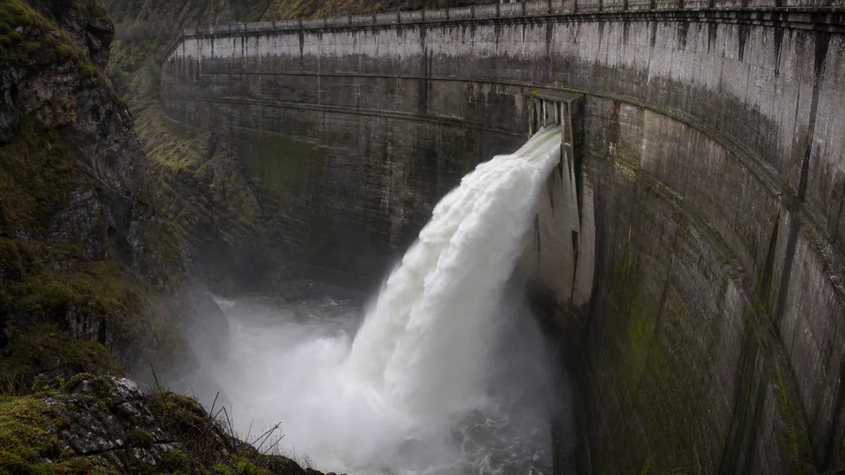 Énergie hydroélectrique : fonctionnement, avantages et enjeux